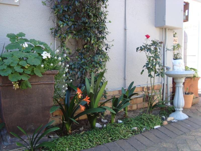 Double Room with Garden View image 2