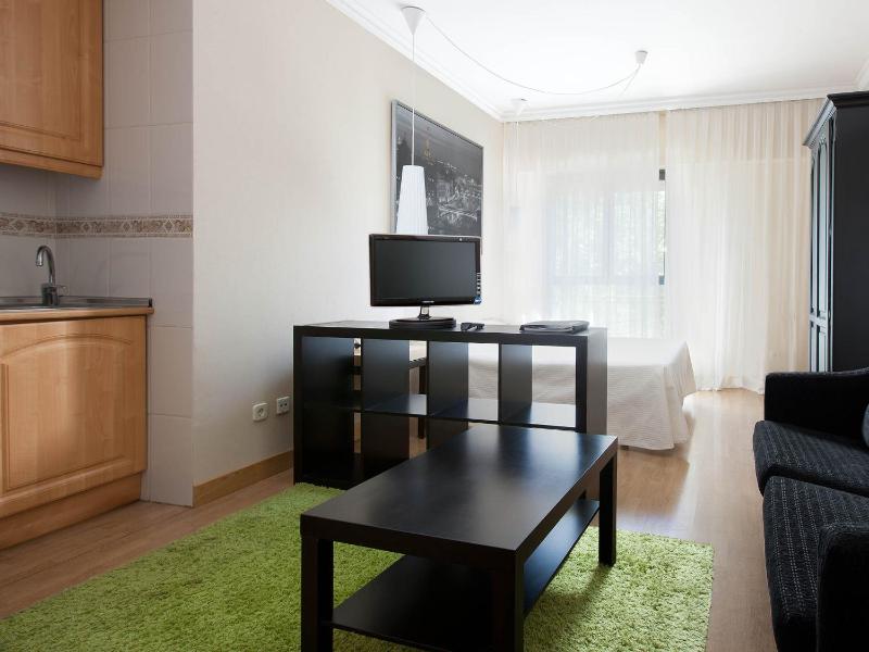 One-Bedroom Apartment (1 - 2 Adults) image 3