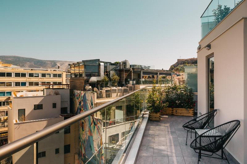 Junior Suite with Balcony image 2
