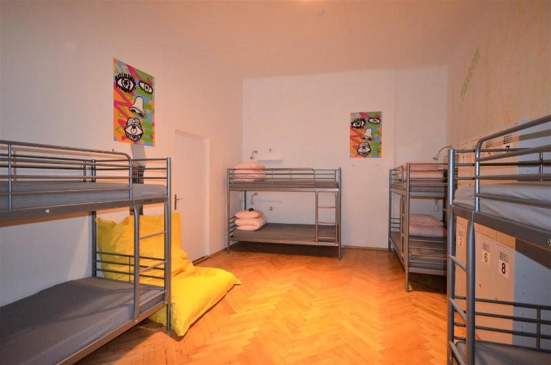 Bed in 8-Bed Mixed Dormitory Room with Private Bathroom image 3
