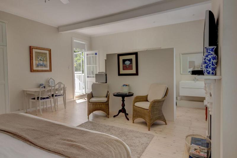 Upstairs Suite image 4