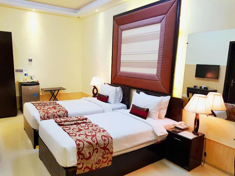 Deluxe Double or Twin Room with Garden View image 3