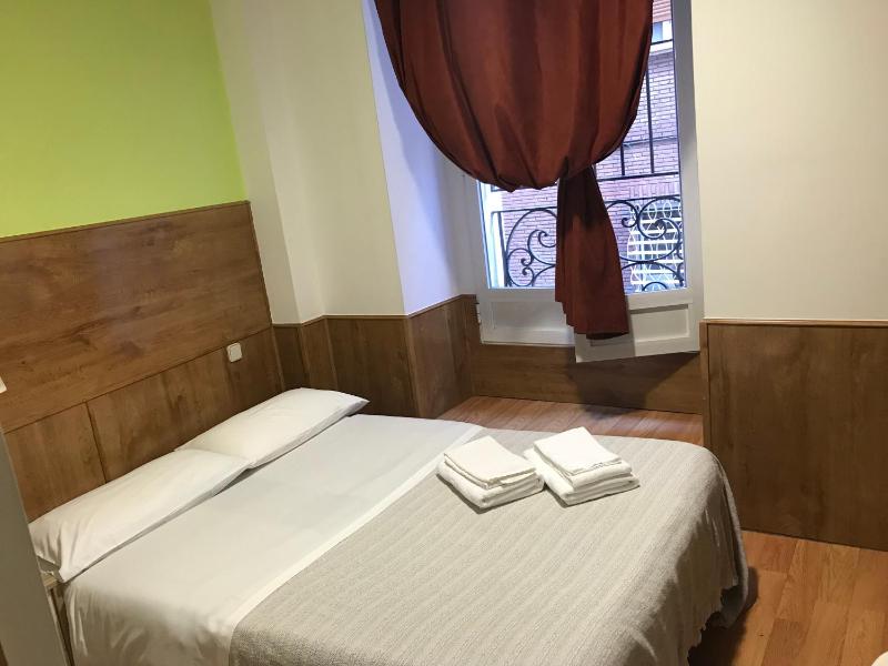 Double  Room with One Double Bed image 2