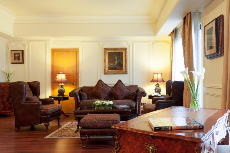 Diplomatic Suite With Balcony image 3