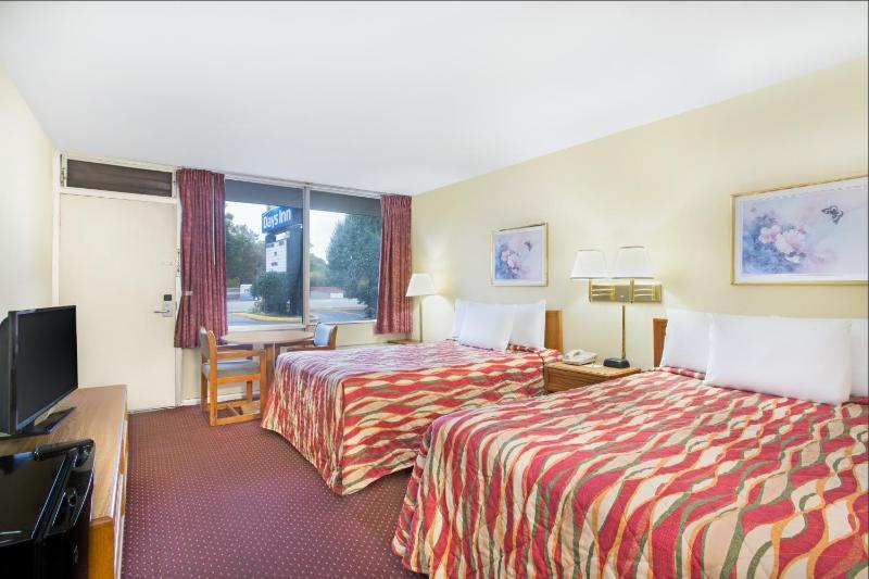 Double Room with Two Double Beds - Smoking image 1