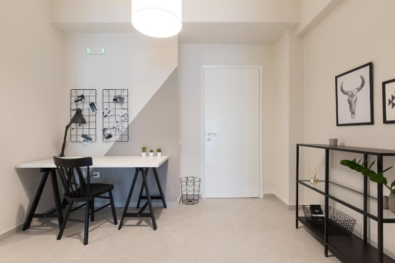 One-Bedroom Apartment image 2