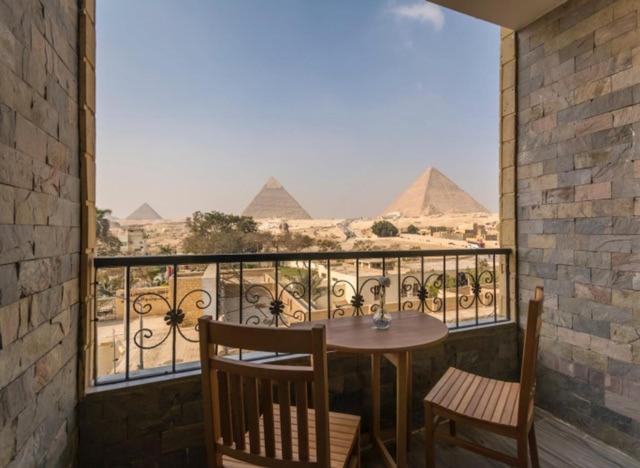 Single Room with Pyramids View image 4