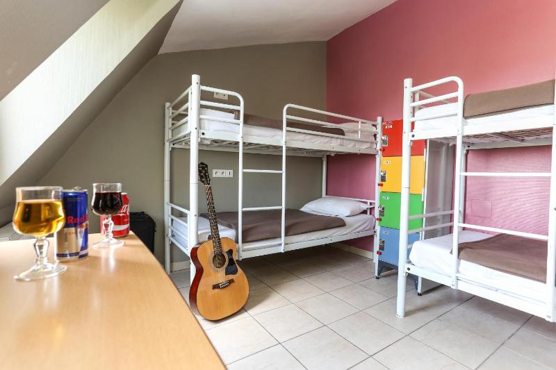 Bed in 6-Bed Mixed Dormitory Room image 4