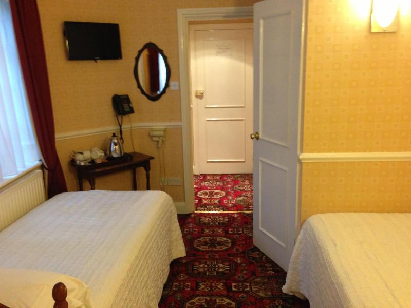 Double or Twin Room image 2