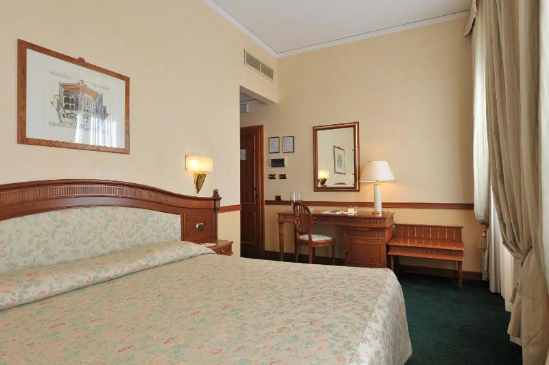 Classic Double or Twin Room image 1