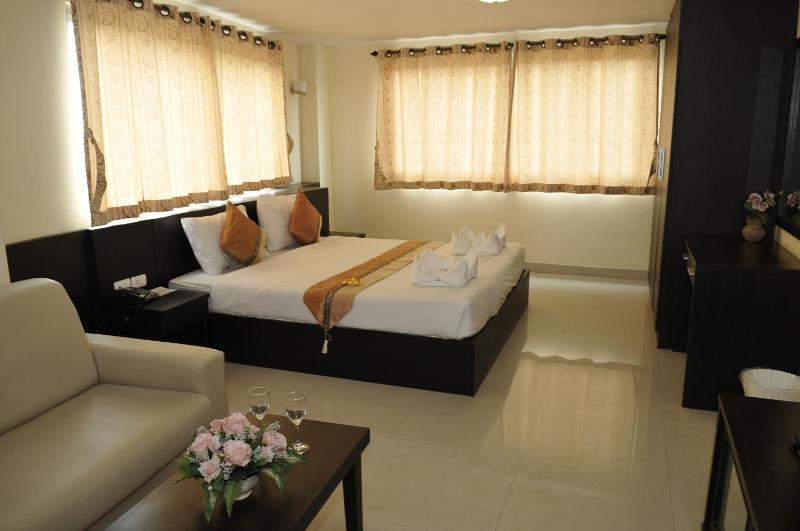 Superior Double or Twin Room with Round Trip Airport Transfer image 3