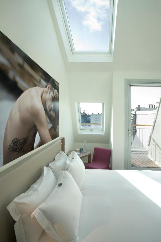 Double Room with City View - Top Floor image 3