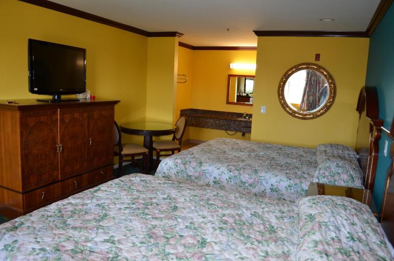 Deluxe Queen Room with Two Queen Beds image 1