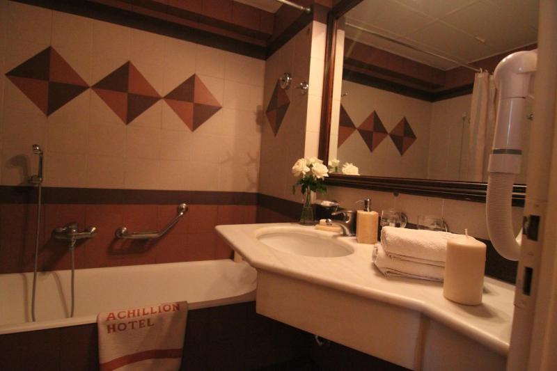 Twin Room image 2