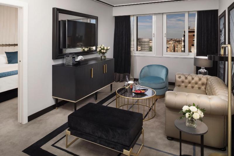 Junior Suite with Executive Lounge Access - The Level image 2