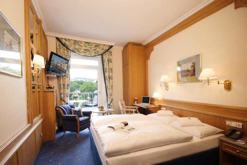Comfort Double Room with Balcony and Lake View image 4