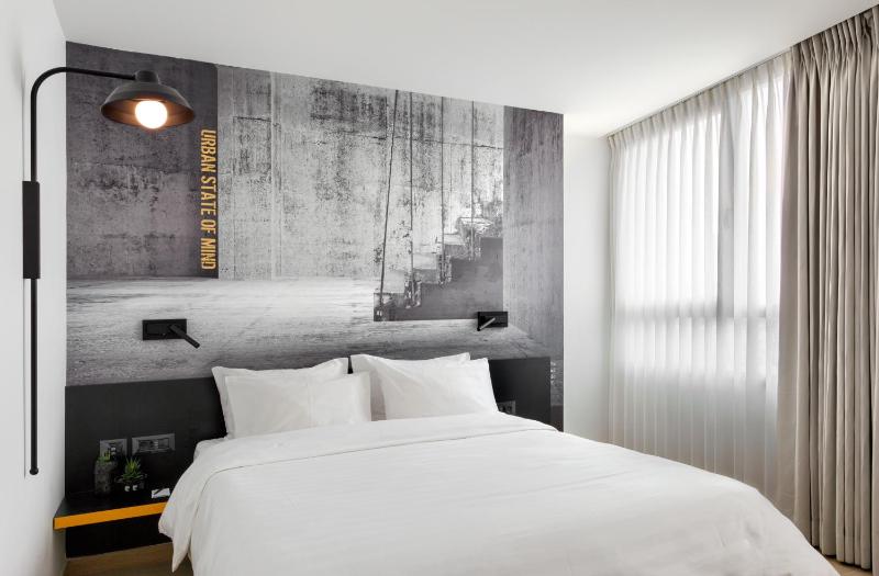Premium Double Room with City View image 2