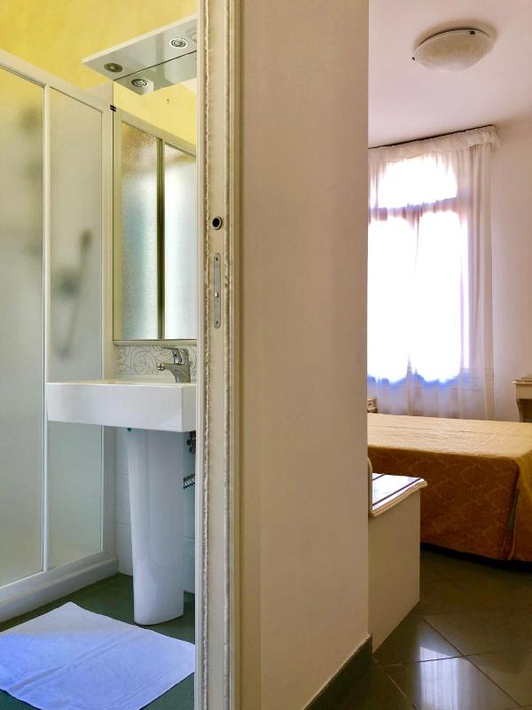 Double or Twin Room with Canal View image 4