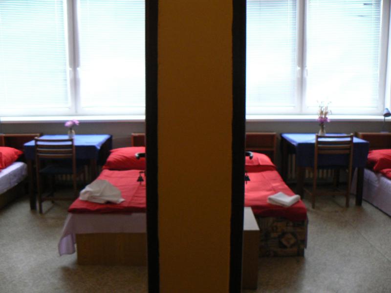 Twin Room with Shared Bathroom image 3
