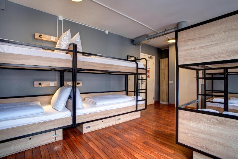 Bed in 10-Bed Mixed Dormitory Room image 2