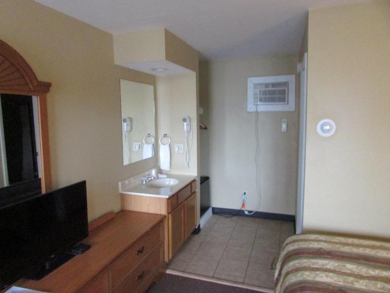 Standard Double Room with Two Double Beds image 2