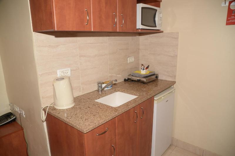 Studio Apartment (1 Adult) With Kitchen image 3