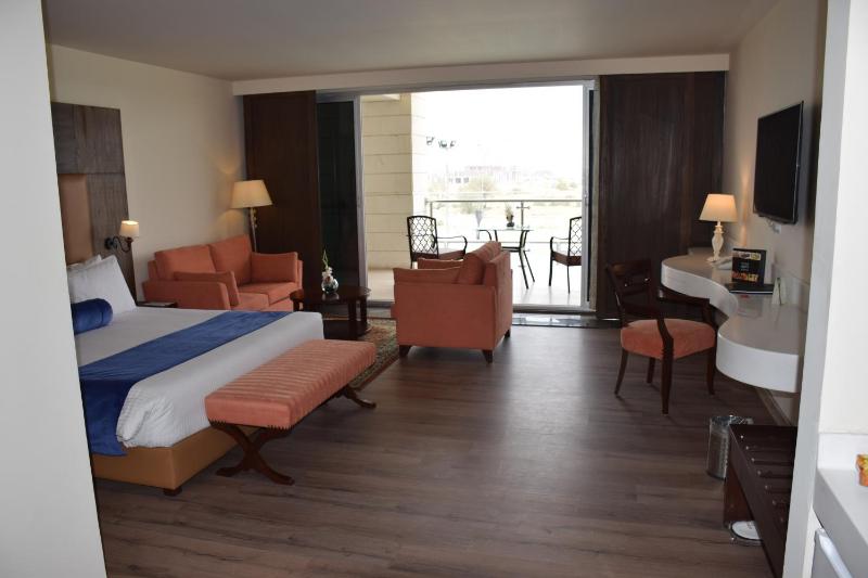 Double Room with Balcony (2 Adults + 1 Child) image 1