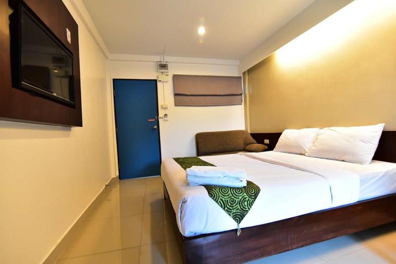 Standard Double Room with Free One Way  Airport Pick-Up  image 4