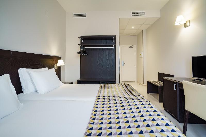Double or Twin Room with Extra Bed image 1