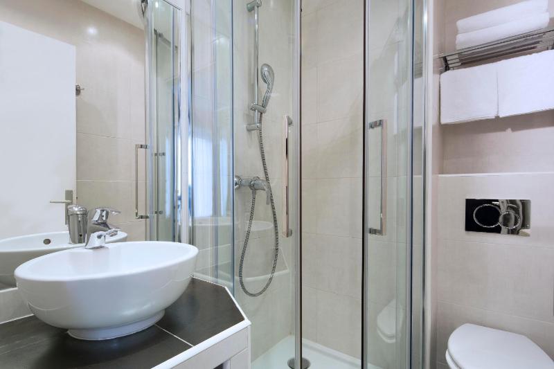 Double Room with Shower image 2