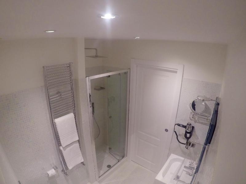 Comfort Triple Room with Shower image 1