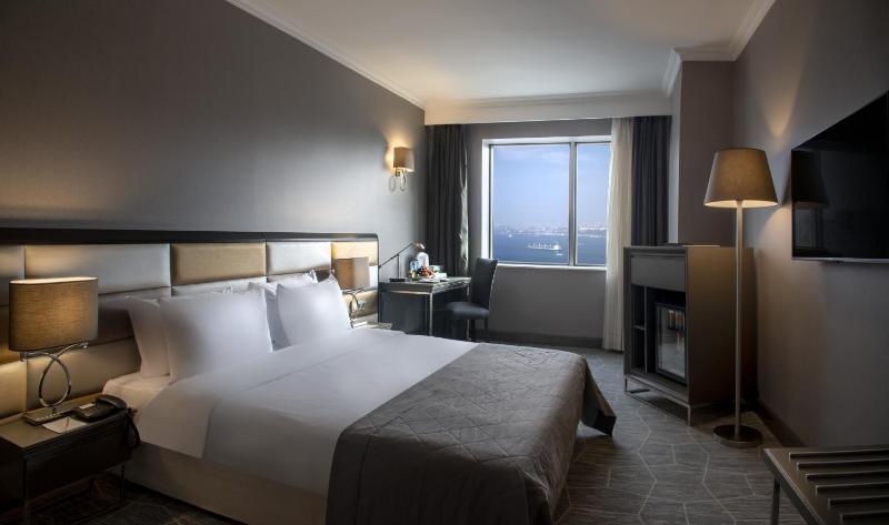 Superior Double or Twin Room with Bosphorus View image 1