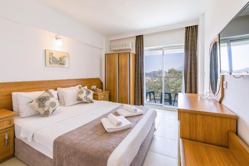 Standard Double or Twin Room with Sea View image 1