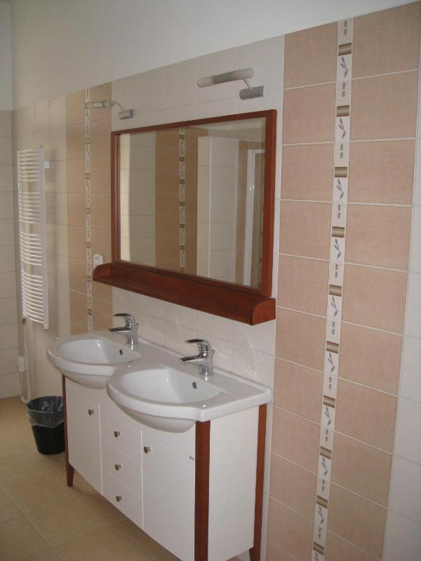 Quadruple Room with Shared Bathroom image 3