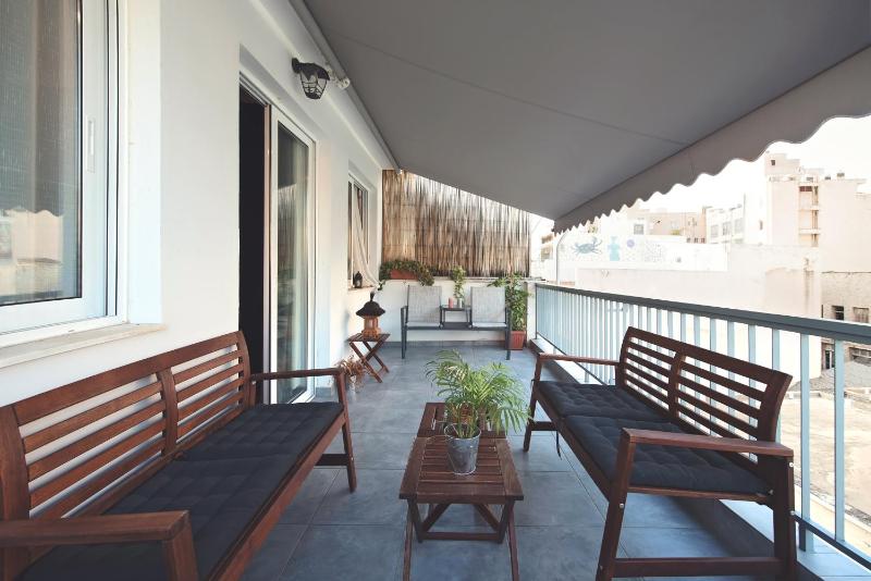 Bed in 6-Bed Dormitory Room with Private Terrace image 2