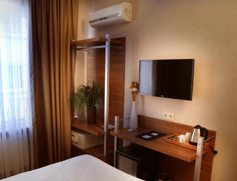 Standard Double or Twin Room image 3