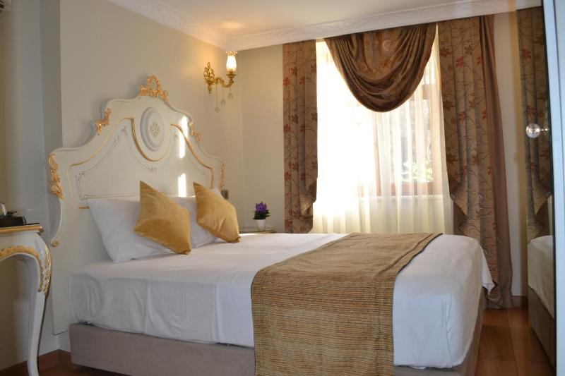 Budget Double Room image 4