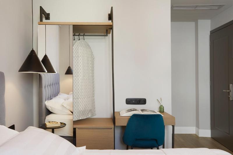 Superior Double Room with Urban View image 2