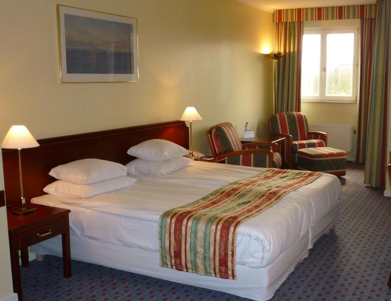 Mini Double Room with Two Single Beds - Non-Smoking image 4
