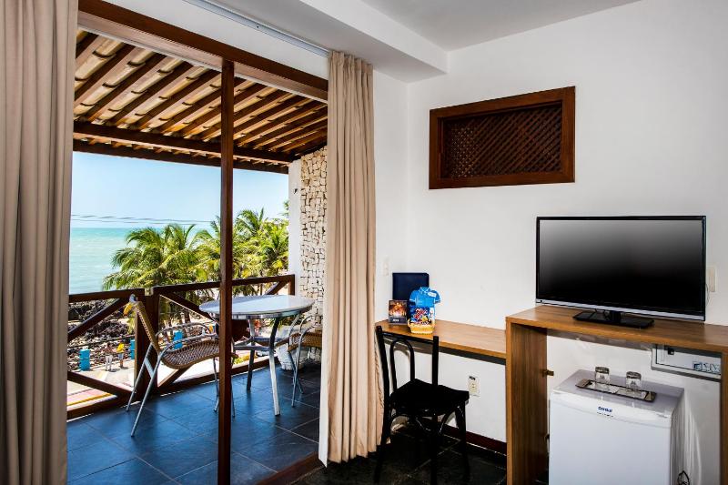 Deluxe Double or Twin Room with Sea View image 2