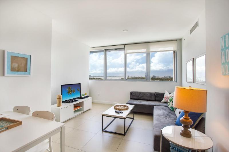 One-Bedroom Apartment with City View image 3