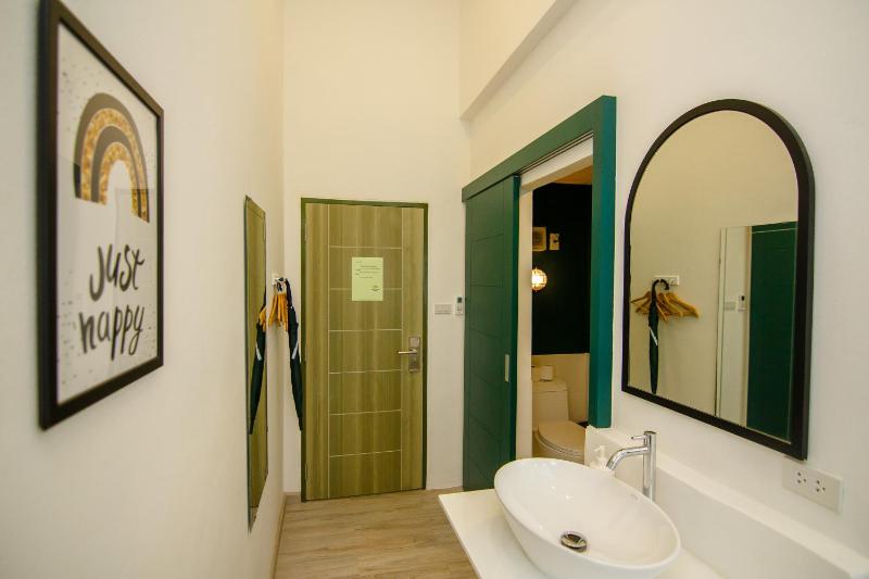 Budget Double Room with Private Bathroom image 2