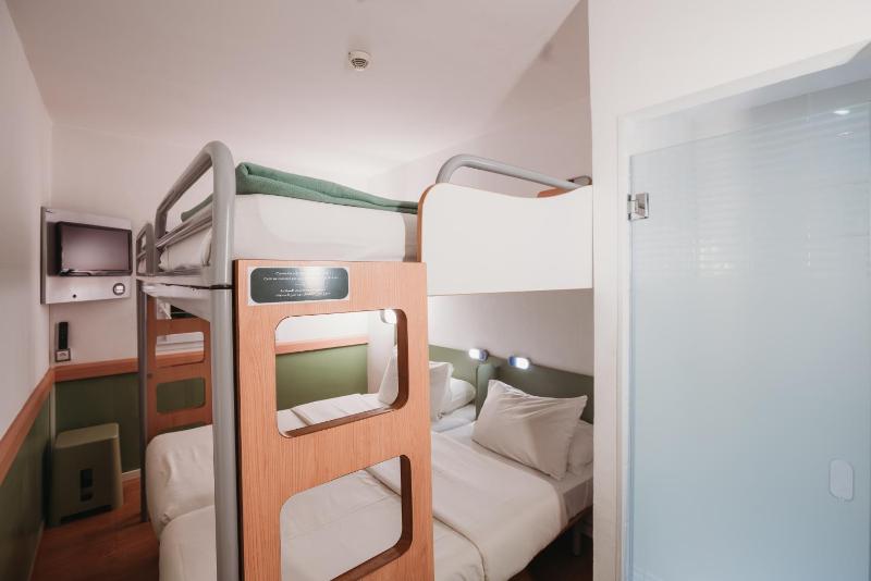 Friends Room with Two Bunk Beds & Two Single Beds image 3