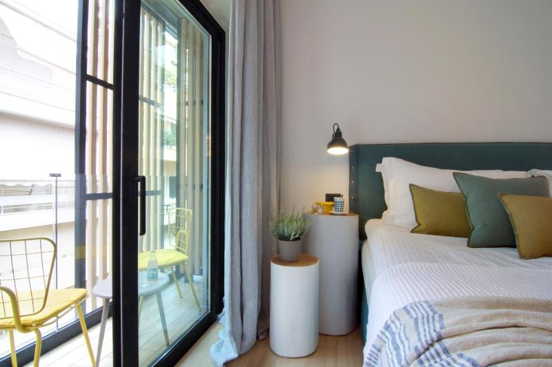 Double Room with Balcony image 4
