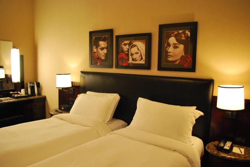 Deluxe Twin Room image 2