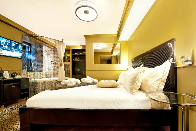 Luxury Room with Spa Bath image 1