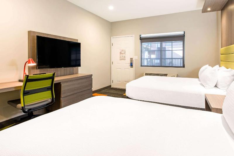 Double Room with Two Double Beds - Non-Smoking image 2