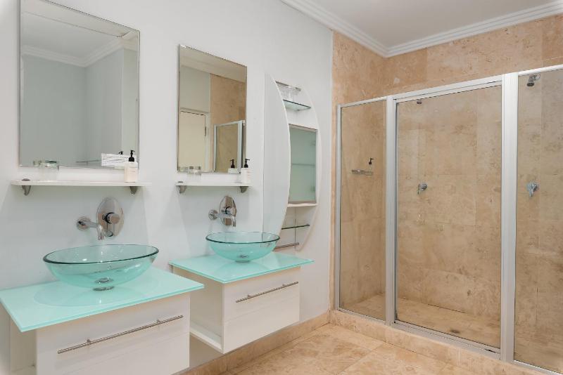 Deluxe Double or Twin Room with Sea View image 1