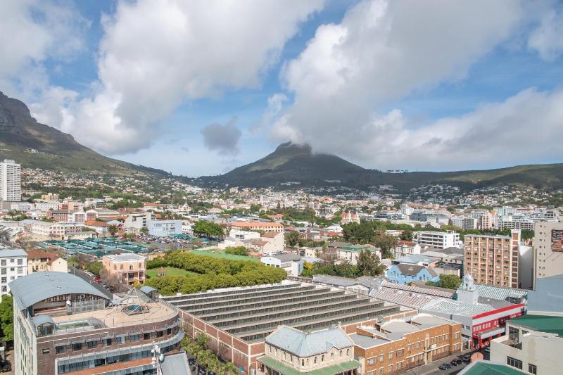 Studio Apartment with Table Mountain View image 2
