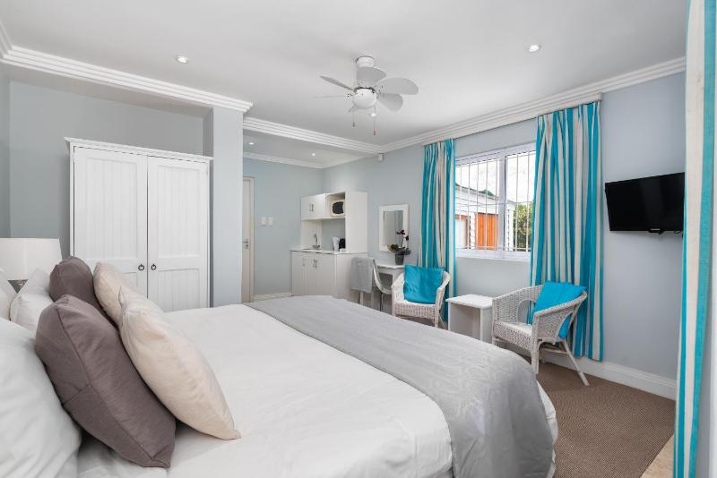 Double or Twin Room with Pool View (2 Adults) image 2